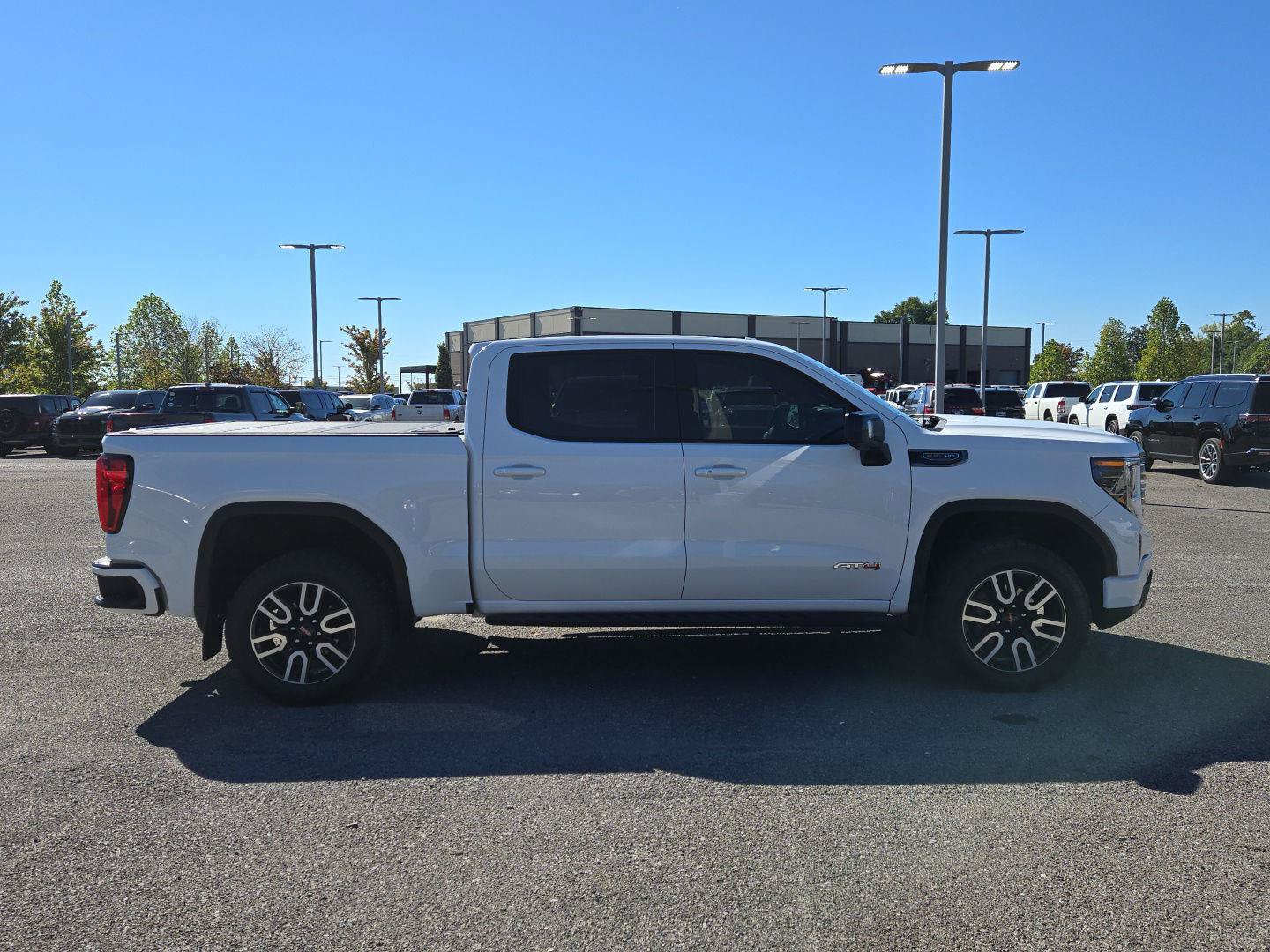 Used 2022 GMC Sierra 1500 AT4 w/ AT4 Premium Package AWD/4WD image 8