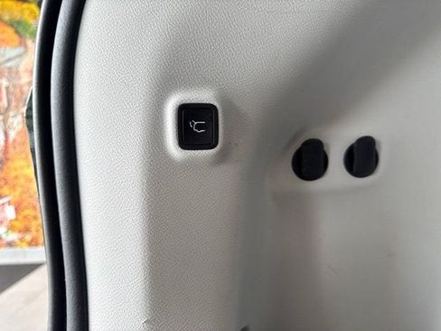 Used 2019 Jeep Cherokee Limited AWD/4WD image 47
