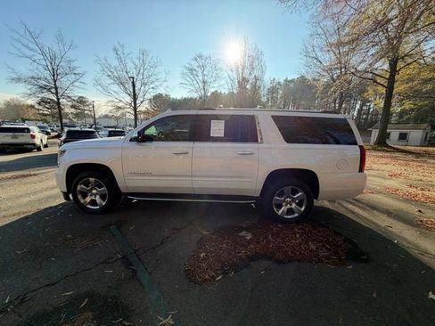 Used 2020 Chevrolet Suburban Premier image 3
