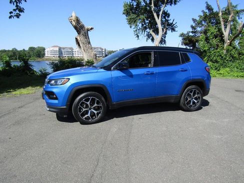 Used 2025 Jeep Compass Limited AWD/4WD image 3