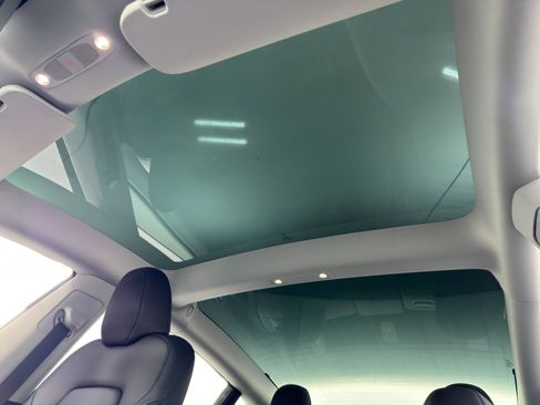 Used 2023 Tesla Model 3 Standard Range image 12