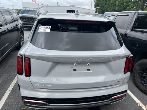 Used 2023 Kia Sorento SX AWD/4WD image 6