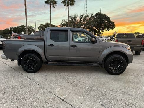 Used 2019 Nissan Frontier SV image 6