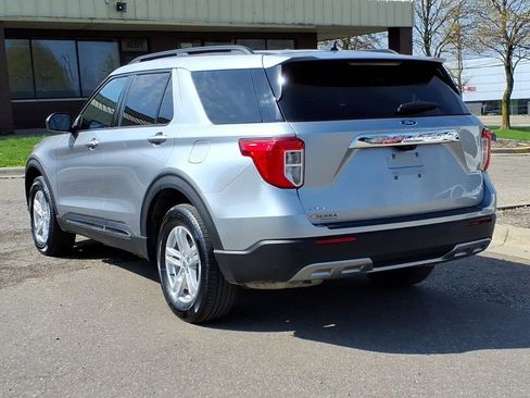 Used 2024 Ford Explorer XLT w/ Equipment Group 202A image 3