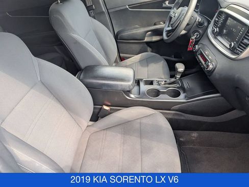 Used 2019 Kia Sorento AWD V6 image 28