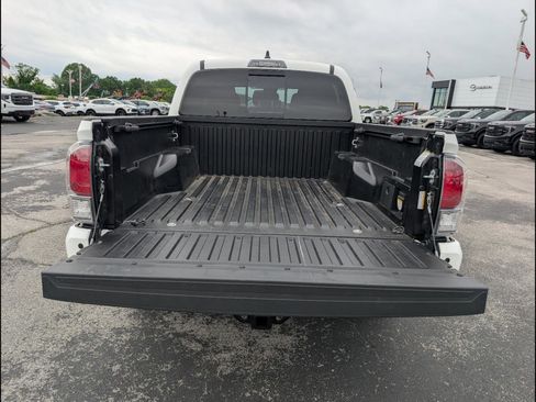 Used 2023 Toyota Tacoma TRD Sport w/ Advanced Technology Package AWD/4WD image 18