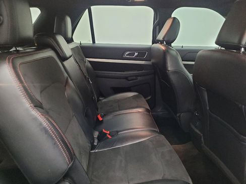 Used 2018 Ford Explorer XLT w/ Equipment Group 202A AWD/4WD image 19