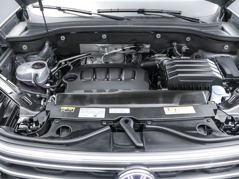 Used 2025 Volkswagen Atlas Peak Edition SE image 34