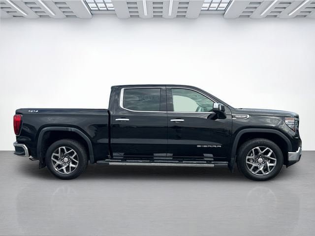Used 2022 GMC Sierra 1500 SLT w/ SLT Convenience Package AWD/4WD image 3