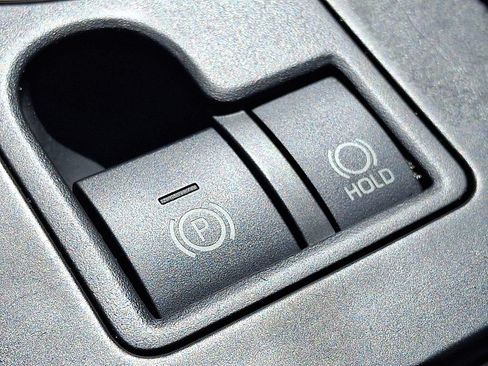 Used 2022 Toyota Highlander XLE AWD/4WD image 28