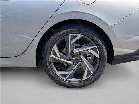 Used 2025 Hyundai Elantra Limited FWD image 23