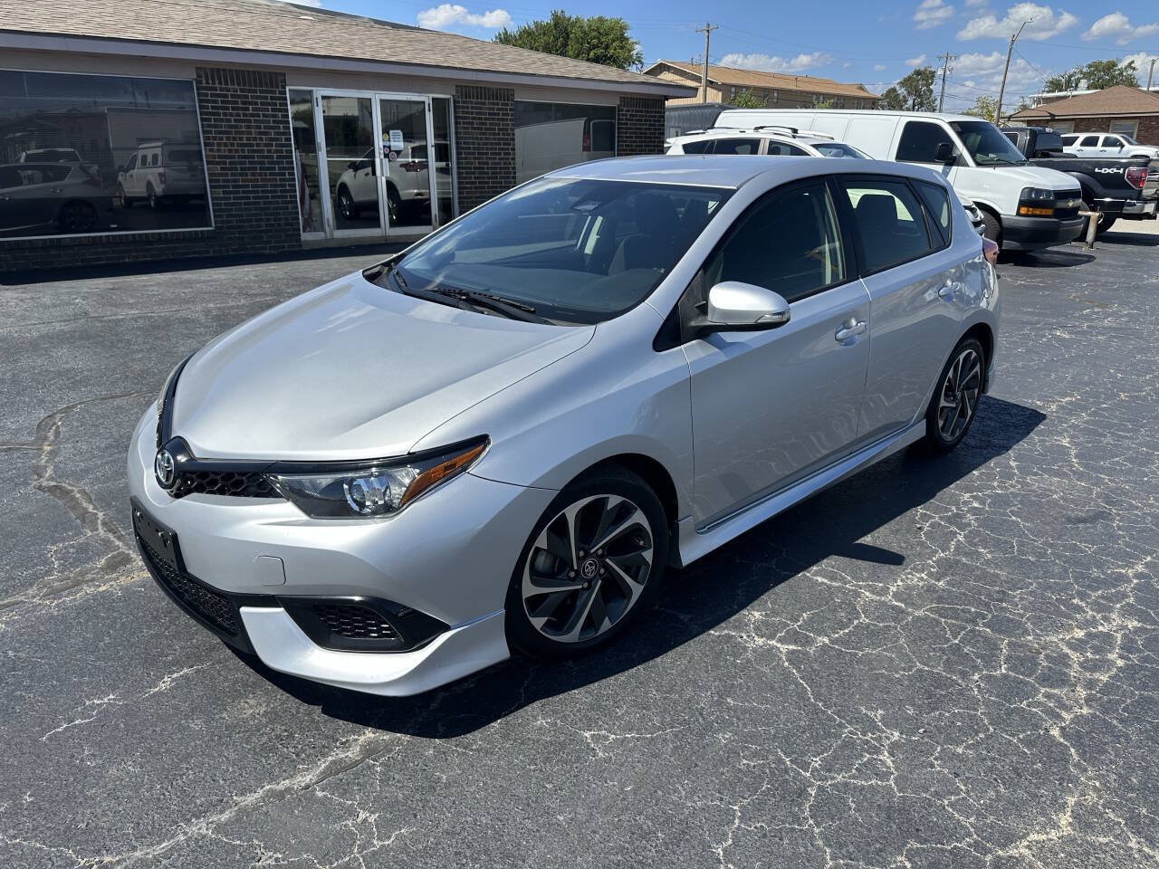 Used 2017 Toyota Corolla iM w/ Carpet Mat Package FWD image 2