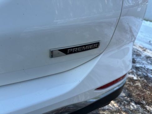 Used 2018 Chevrolet Equinox Premier image 14