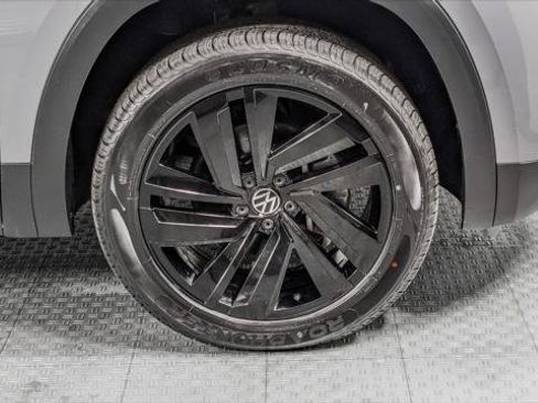 Used 2021 Volkswagen Atlas Cross Sport SE w/ Panoramic Sunroof Package image 34