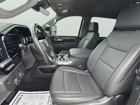 Used 2025 Chevrolet Silverado 3500 LTZ w/ LTZ Plus Package image 17