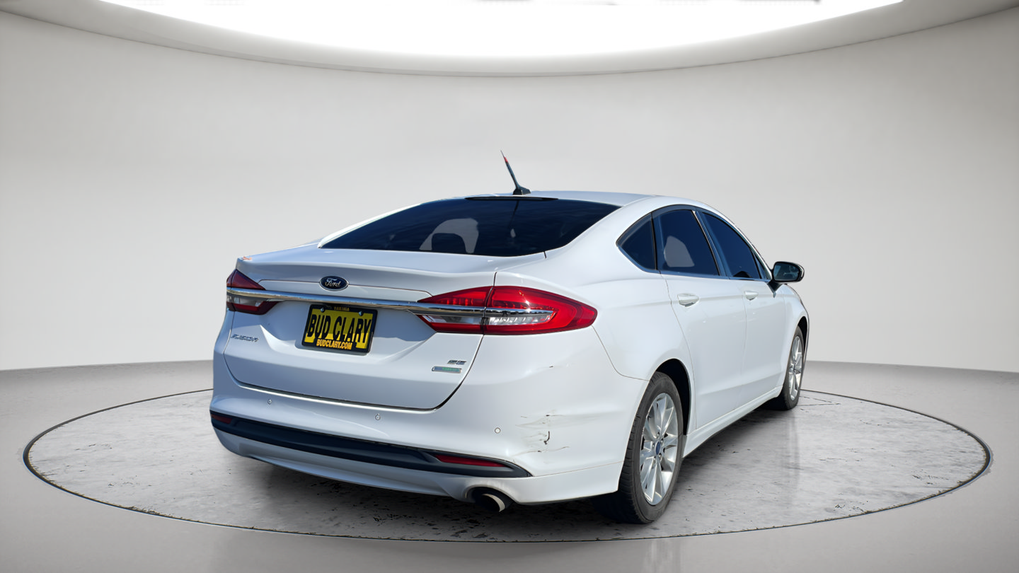 Used 2017 Ford Fusion SE w/ Fusion SE Technology Package FWD image 5