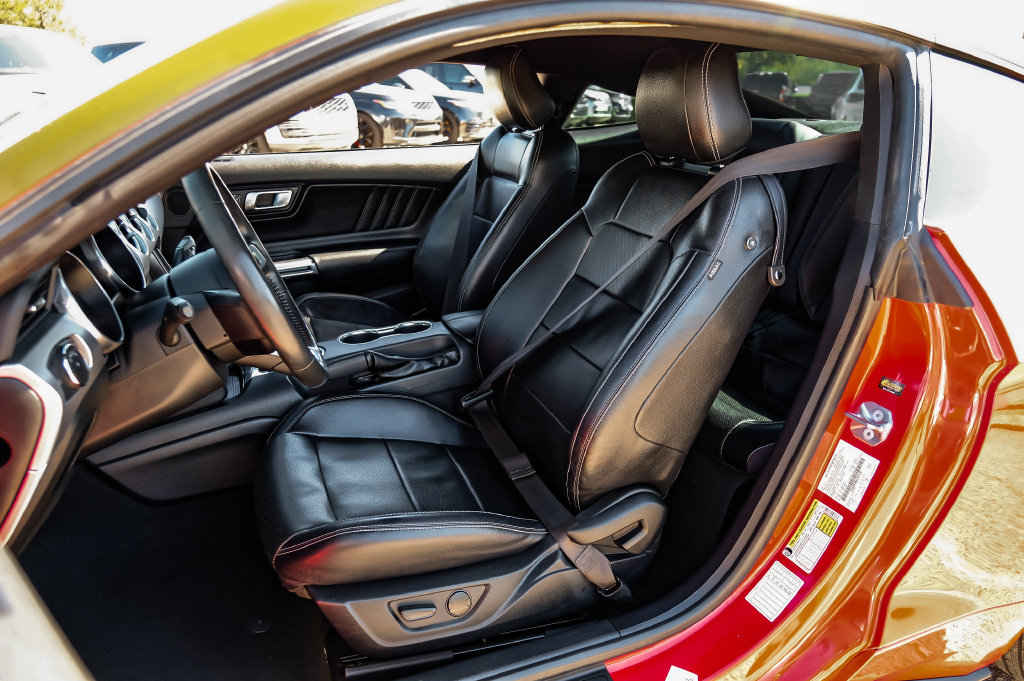 Used 2022 Ford Mustang Premium RWD image 31