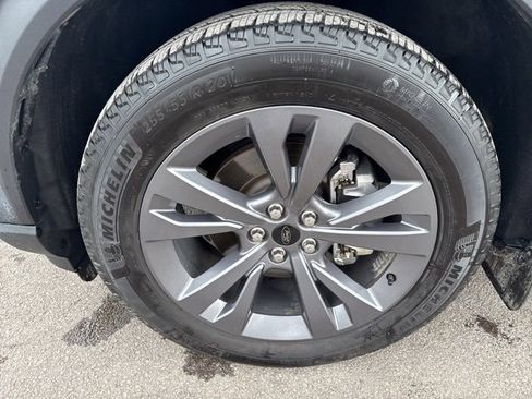 Certified 2023 Ford Explorer XLT w/ Equipment Group 202A image 10