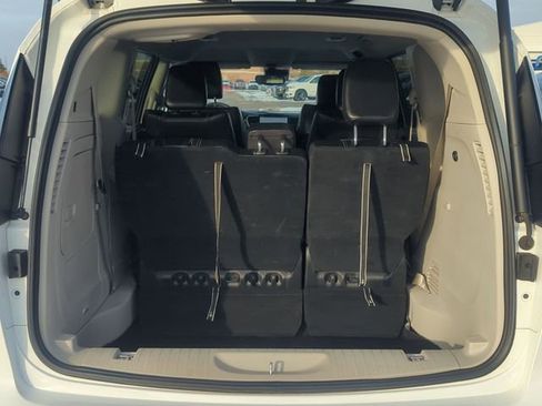 Used 2024 Chrysler Pacifica Select image 24