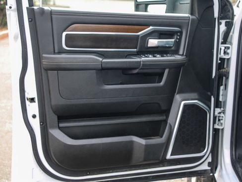 Used 2024 RAM 2500 Laramie image 18