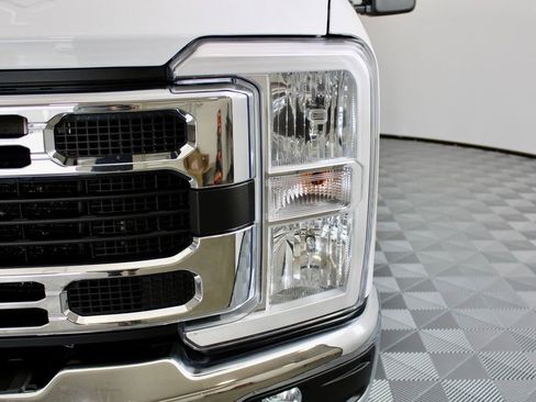 Used 2024 Ford F350 XLT w/ FX4 Off-Road Package AWD/4WD image 3