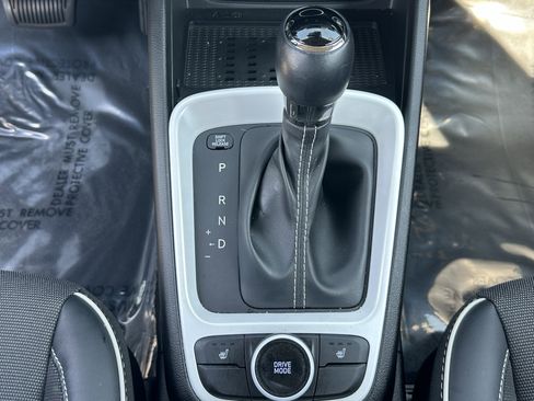 Used 2024 Hyundai Venue Limited FWD image 30