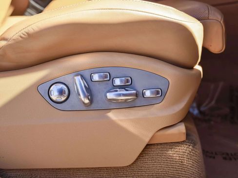 Used 2016 Porsche Cayenne Turbo image 44