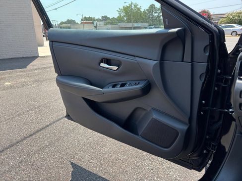 Used 2025 Nissan Sentra SV FWD image 18
