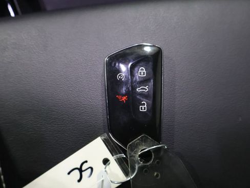 Used 2025 Volkswagen Atlas Cross Sport SE image 26