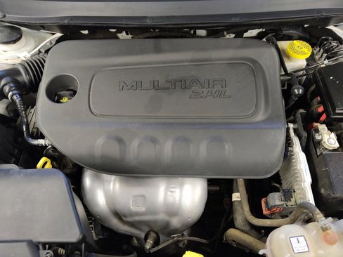Used 2020 Jeep Cherokee Latitude FWD image 30