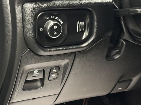 Used 2020 RAM 1500 Big Horn AWD/4WD image 17