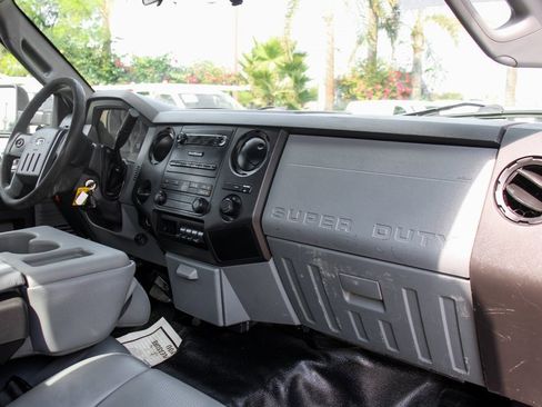 Used 2016 Ford F550 2WD Regular Cab Super Duty image 30