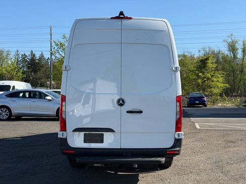 Used 2022 Mercedes-Benz Sprinter 2500 image 5