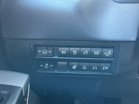 Used 2025 Toyota Sequoia Platinum AWD/4WD image 20