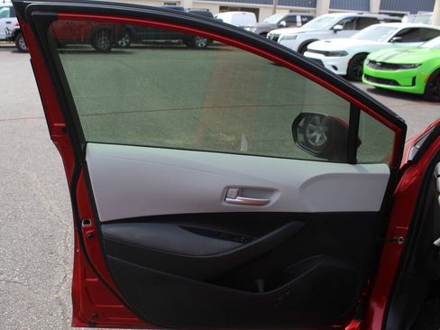 Used 2021 Toyota Corolla LE FWD image 16