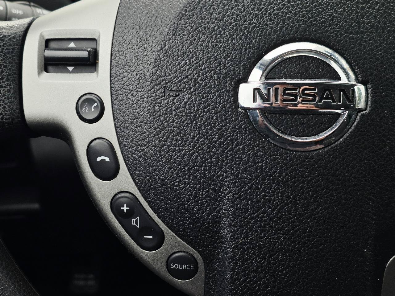 Used 2013 Nissan Rogue SV w/ Premium Pkg AWD/4WD image 30
