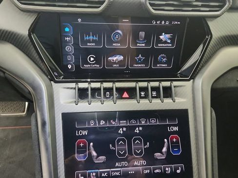 Used 2023 Lamborghini Urus Performante AWD/4WD image 47
