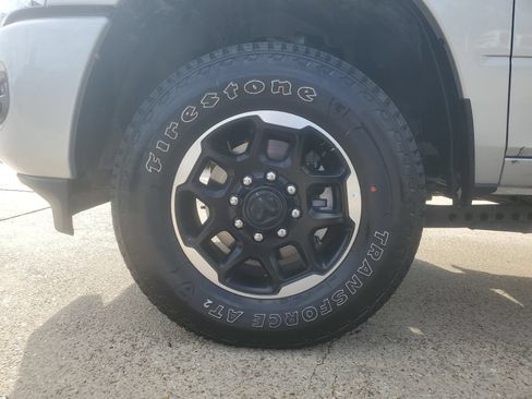 Used 2026 RAM 2500 Laramie AWD/4WD image 7