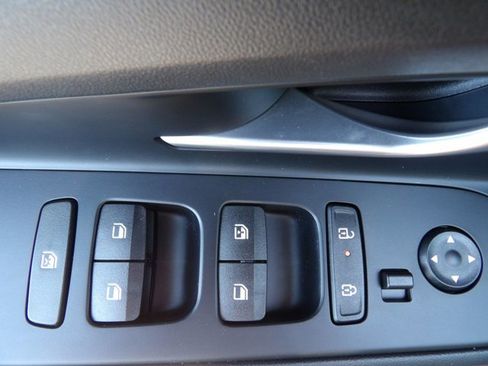 Used 2025 Hyundai Elantra SEL FWD image 13