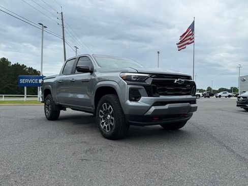 Used 2023 Chevrolet Colorado Z71 w/ Z71 Convenience Package 2 AWD/4WD image 9