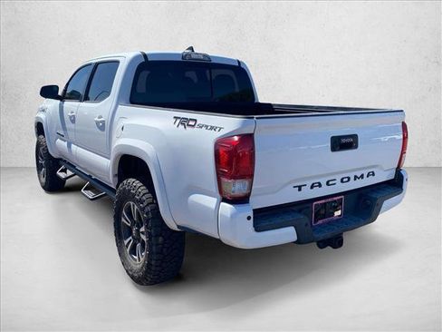 Used 2017 Toyota Tacoma TRD Sport w/ Premium & Technology Package RWD image 9