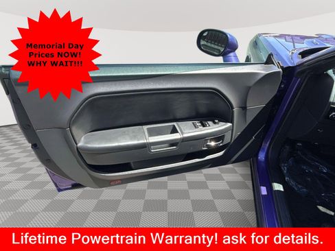 Used 2014 Dodge Challenger R/T RWD image 17