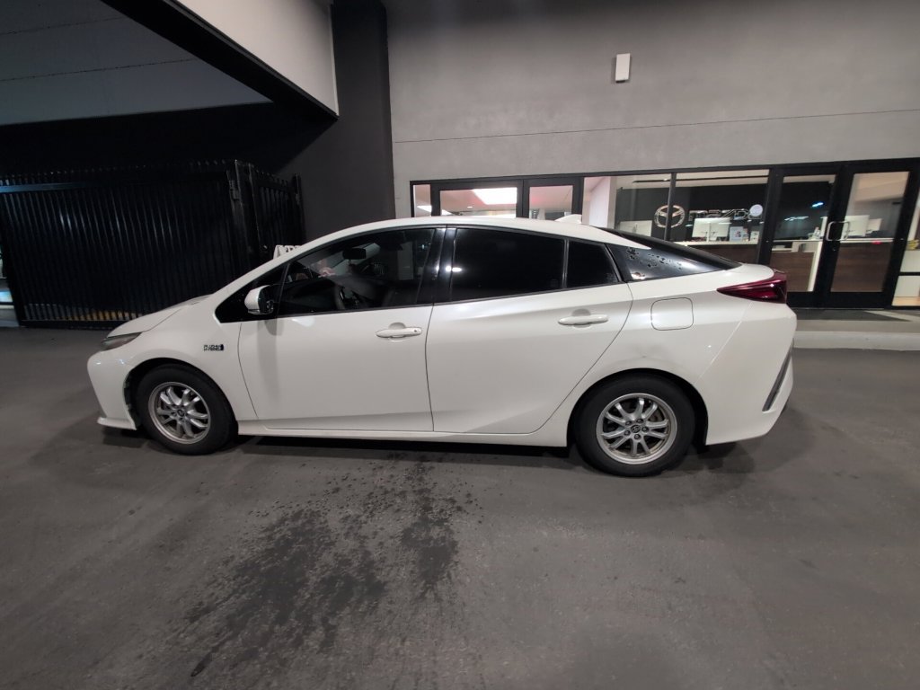 Used 2017 Toyota Prius Prime Premium w/ Carpet Mat Package FWD image 7