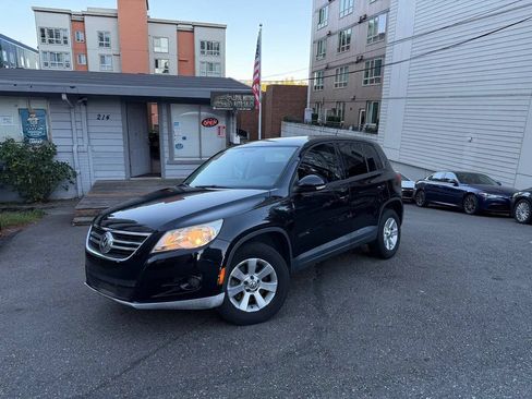 Used 2010 Volkswagen Tiguan S FWD image 1