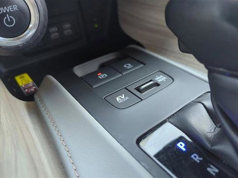 Used 2024 Toyota Venza XLE AWD/4WD image 26