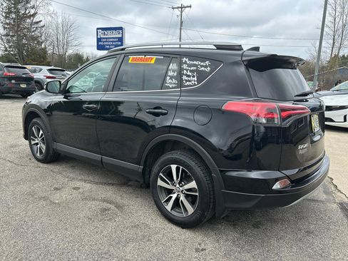 Used 2018 Toyota RAV4 XLE image 2