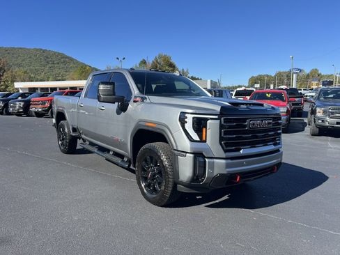 Used 2024 GMC Sierra 2500 AT4 w/ AT4 Preferred Package image 3