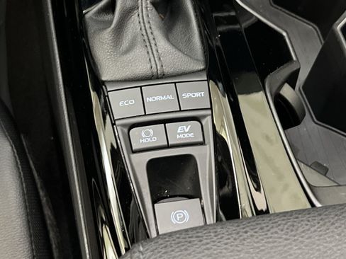 Used 2025 Toyota Camry XSE AWD/4WD image 31