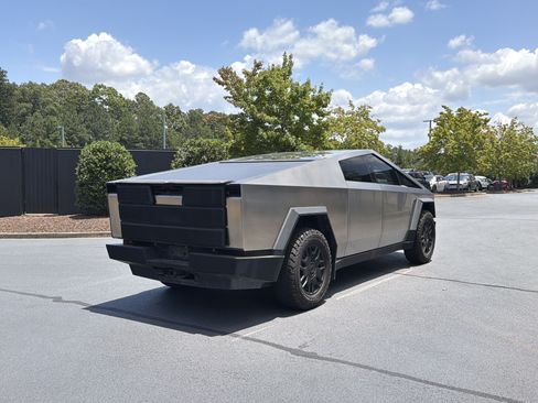 Used 2024 Tesla Cybertruck AWD Crew Cab image 3