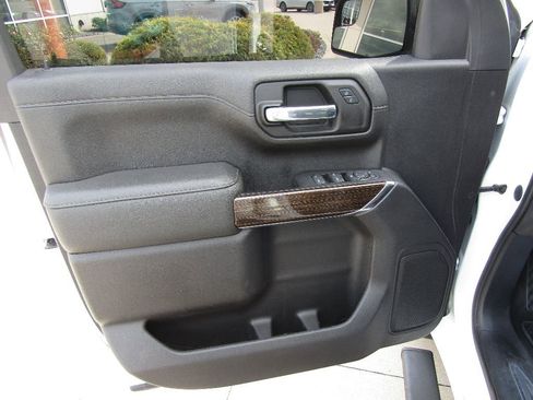 Used 2022 GMC Sierra 1500 SLE image 12